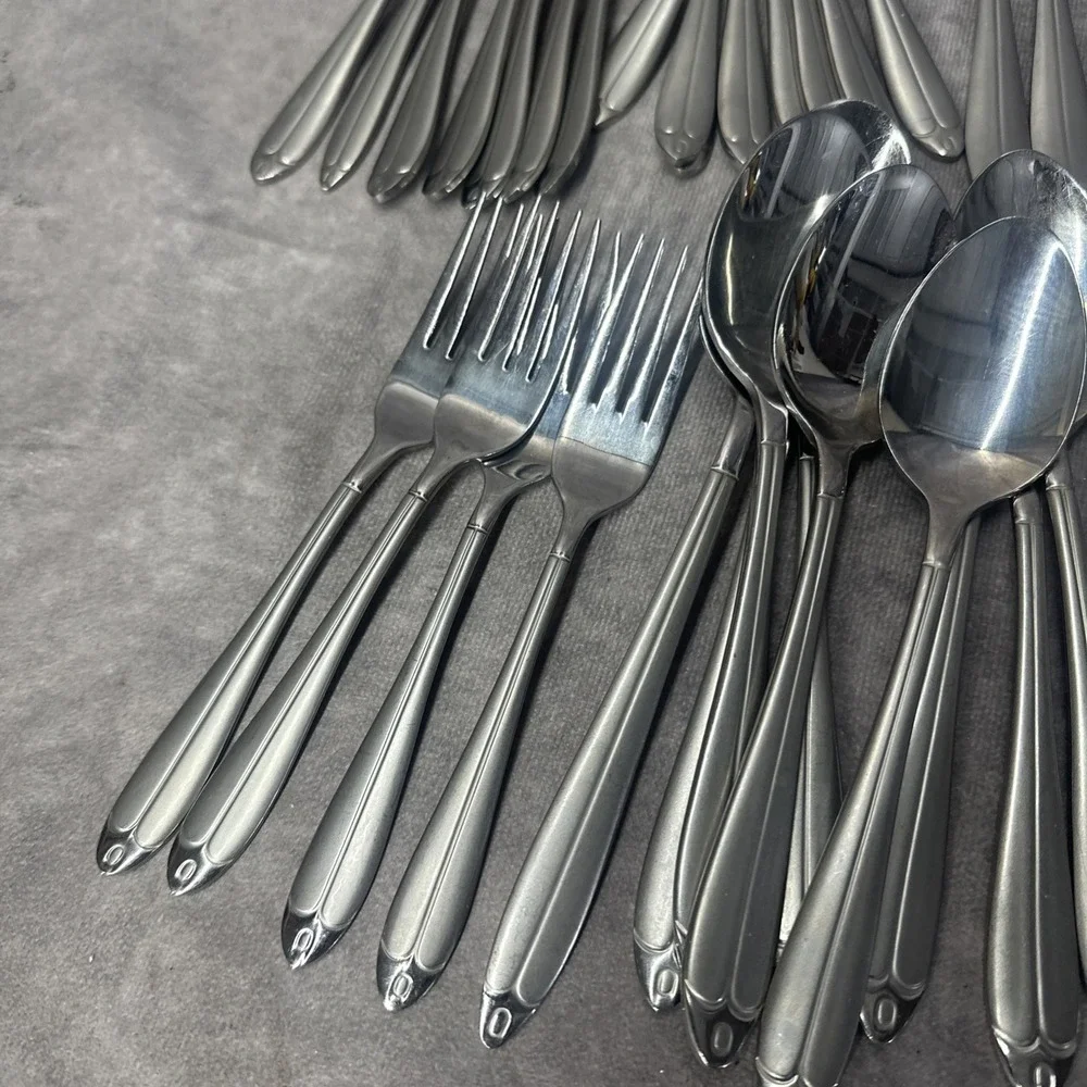 Oneida Pasadena Flatware 43 Piece Set Forks Spoons Serving Knife